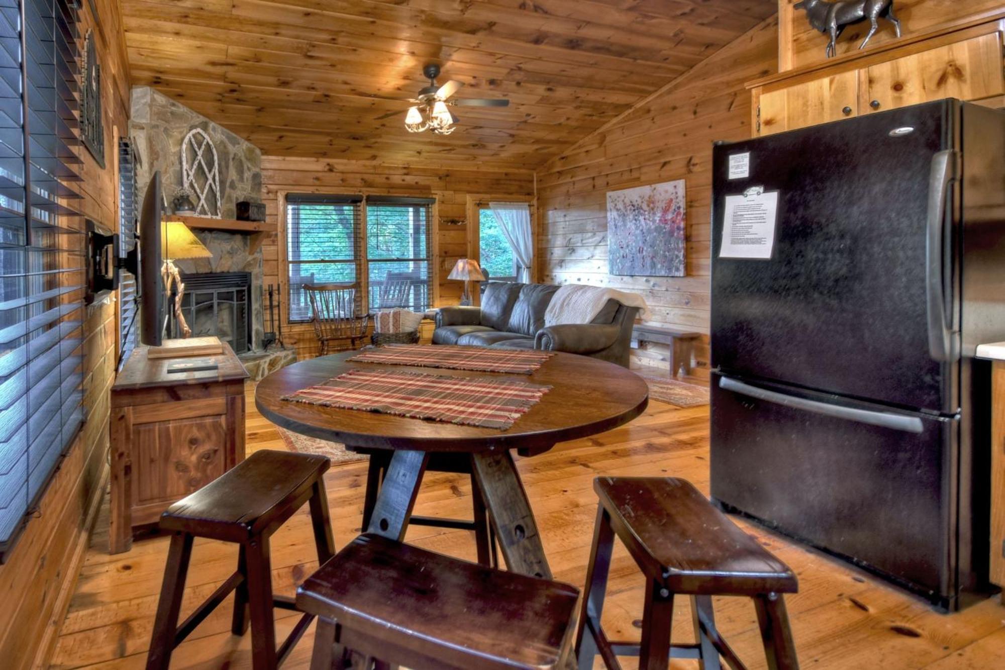 Bearfoot Ridge Wood-Burning Fireplace Cozy Hot Tub Serene Views Ellijay Eksteriør billede