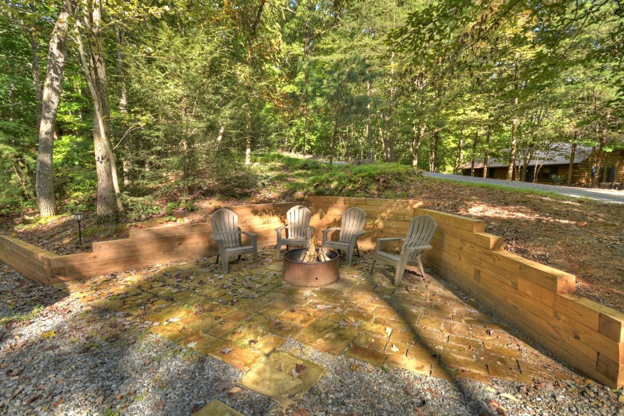Bearfoot Ridge Wood-Burning Fireplace Cozy Hot Tub Serene Views Ellijay Eksteriør billede