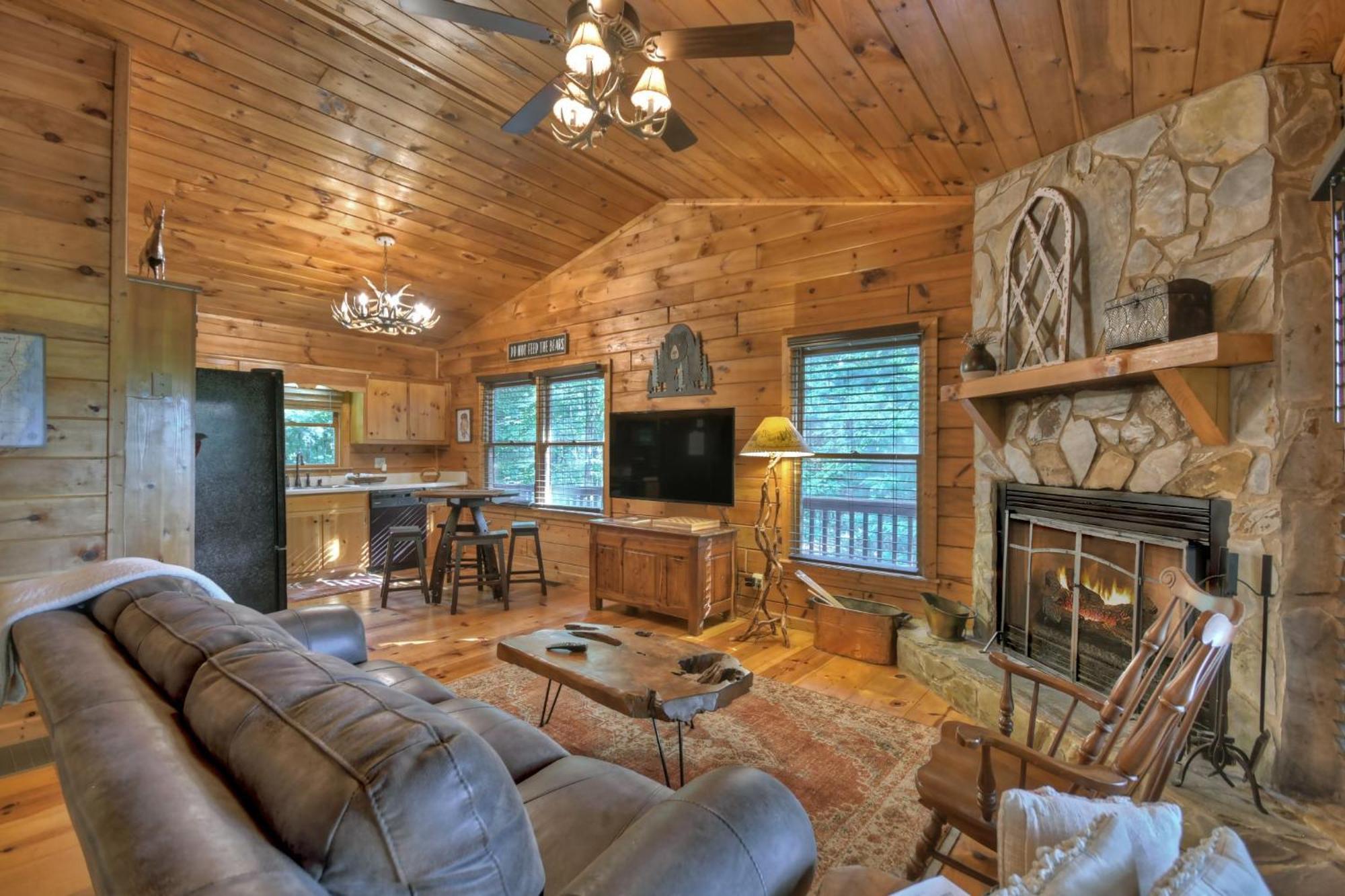 Bearfoot Ridge Wood-Burning Fireplace Cozy Hot Tub Serene Views Ellijay Eksteriør billede